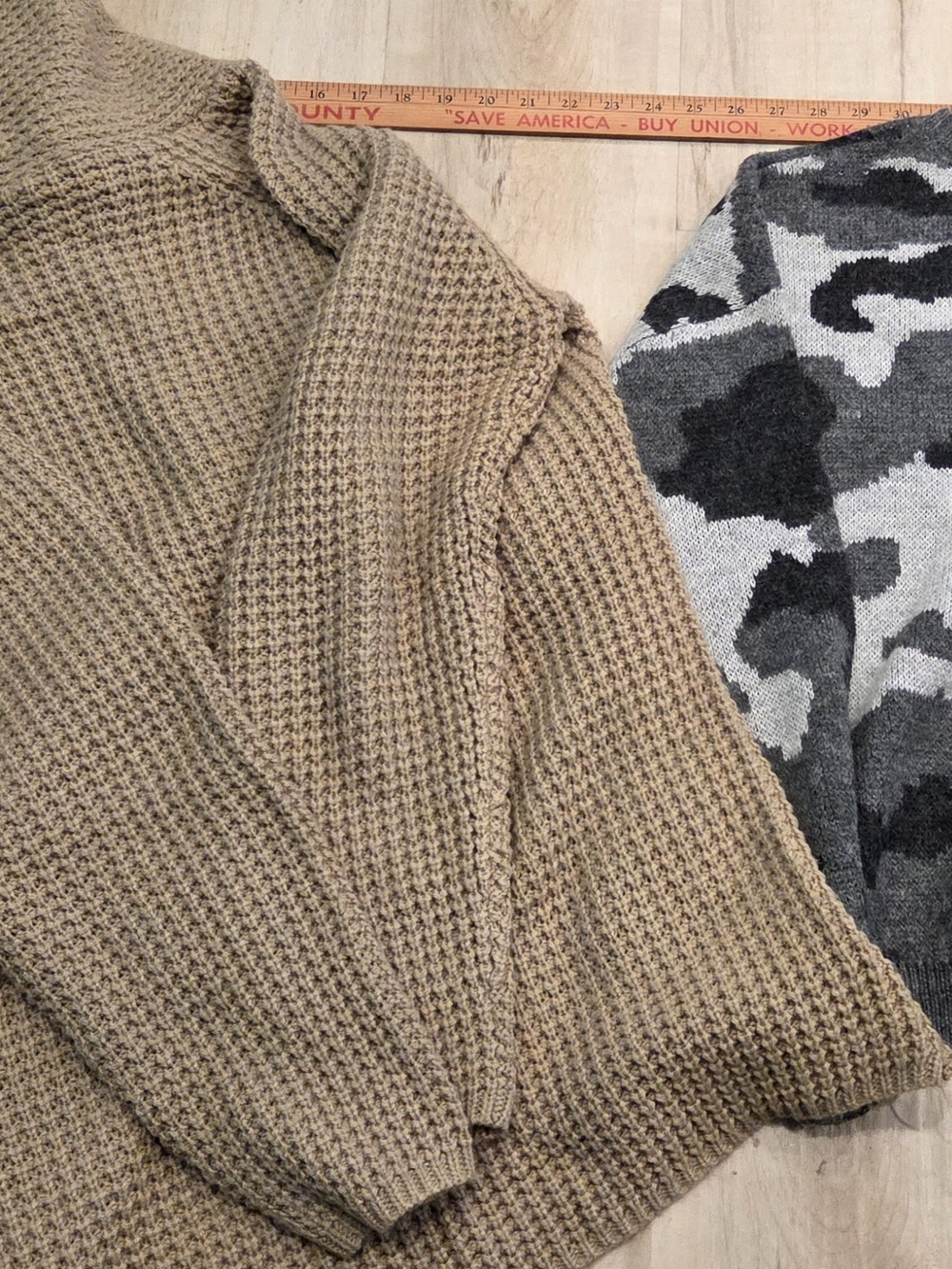 Set Of Two Sweaters - Picture 4 of 6